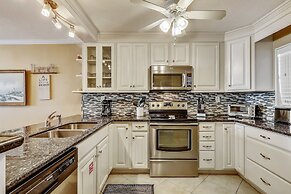 Destin on the Gulf 501 is a Beautiful Gulf Front 5th Floor with Free B