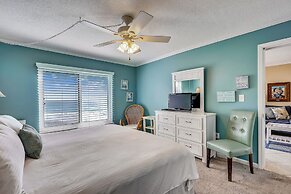 Destin on the Gulf 501 is a Beautiful Gulf Front 5th Floor with Free B