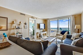 Destin on the Gulf 501 is a Beautiful Gulf Front 5th Floor with Free B
