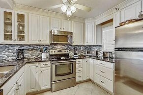 Destin on the Gulf 501 is a Beautiful Gulf Front 5th Floor with Free B