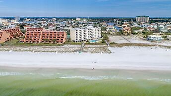 Destin on the Gulf 501 is a Beautiful Gulf Front 5th Floor with Free B