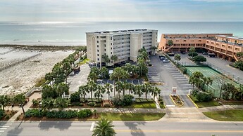 Destin on the Gulf 501 is a Beautiful Gulf Front 5th Floor with Free B