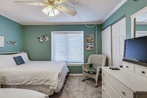 Destin on the Gulf 501 is a Beautiful Gulf Front 5th Floor with Free B