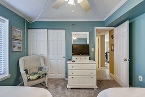 Destin on the Gulf 501 is a Beautiful Gulf Front 5th Floor with Free B