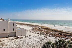 Destin on the Gulf 501 is a Beautiful Gulf Front 5th Floor with Free B