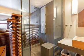 Northwoods Aspen Ski-In Ski-Out Access to Vail Mountain by RedAwning