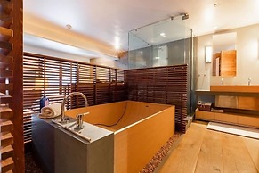 Northwoods Aspen Ski-In Ski-Out Access to Vail Mountain by RedAwning