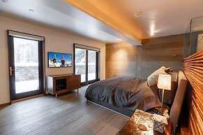 Northwoods Aspen Ski-In Ski-Out Access to Vail Mountain by RedAwning