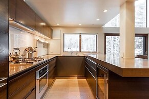 Northwoods Aspen Ski-In Ski-Out Access to Vail Mountain by RedAwning