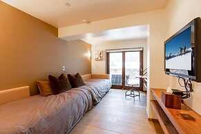 Northwoods Aspen Ski-In Ski-Out Access to Vail Mountain by RedAwning
