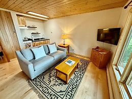 Thomsonite Beach Inn