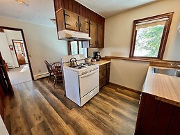 Thomsonite Beach Inn