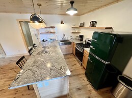 Thomsonite Beach Inn