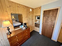 Thomsonite Beach Inn