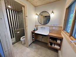 Thomsonite Beach Inn