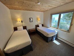 Thomsonite Beach Inn