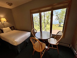 Thomsonite Beach Inn