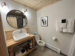 Thomsonite Beach Inn