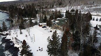 Thomsonite Beach Inn