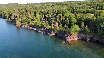 Thomsonite Beach Inn