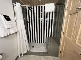 Thomsonite Beach Inn