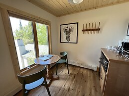 Thomsonite Beach Inn