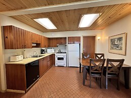 Thomsonite Beach Inn