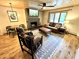 Thomsonite Beach Inn