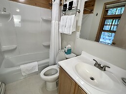 Thomsonite Beach Inn