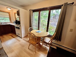 Thomsonite Beach Inn