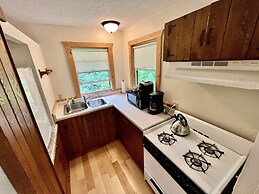 Thomsonite Beach Inn