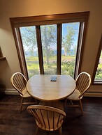 Thomsonite Beach Inn