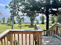 Thomsonite Beach Inn