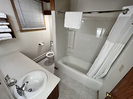 Thomsonite Beach Inn