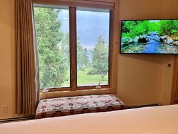 Thomsonite Beach Inn