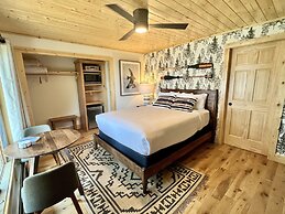 Thomsonite Beach Inn