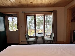 Thomsonite Beach Inn