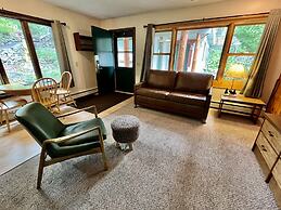 Thomsonite Beach Inn