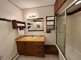 Thomsonite Beach Inn