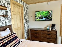 Thomsonite Beach Inn