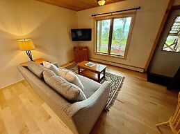 Thomsonite Beach Inn