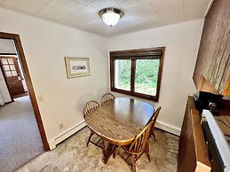 Thomsonite Beach Inn