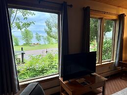 Thomsonite Beach Inn