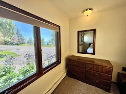 Thomsonite Beach Inn