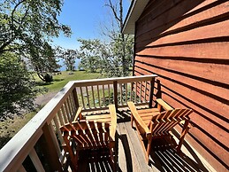 Thomsonite Beach Inn