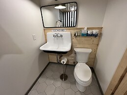 Thomsonite Beach Inn