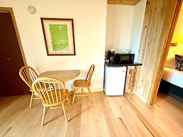 Thomsonite Beach Inn