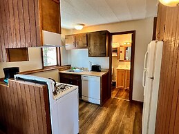 Thomsonite Beach Inn