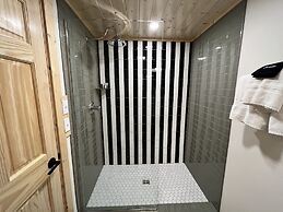 Thomsonite Beach Inn