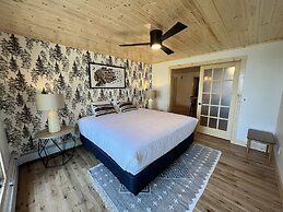 Thomsonite Beach Inn